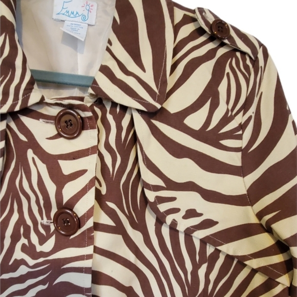 Emma lightweight animal print Tan and Brown jacket. - Picture 4 of 6